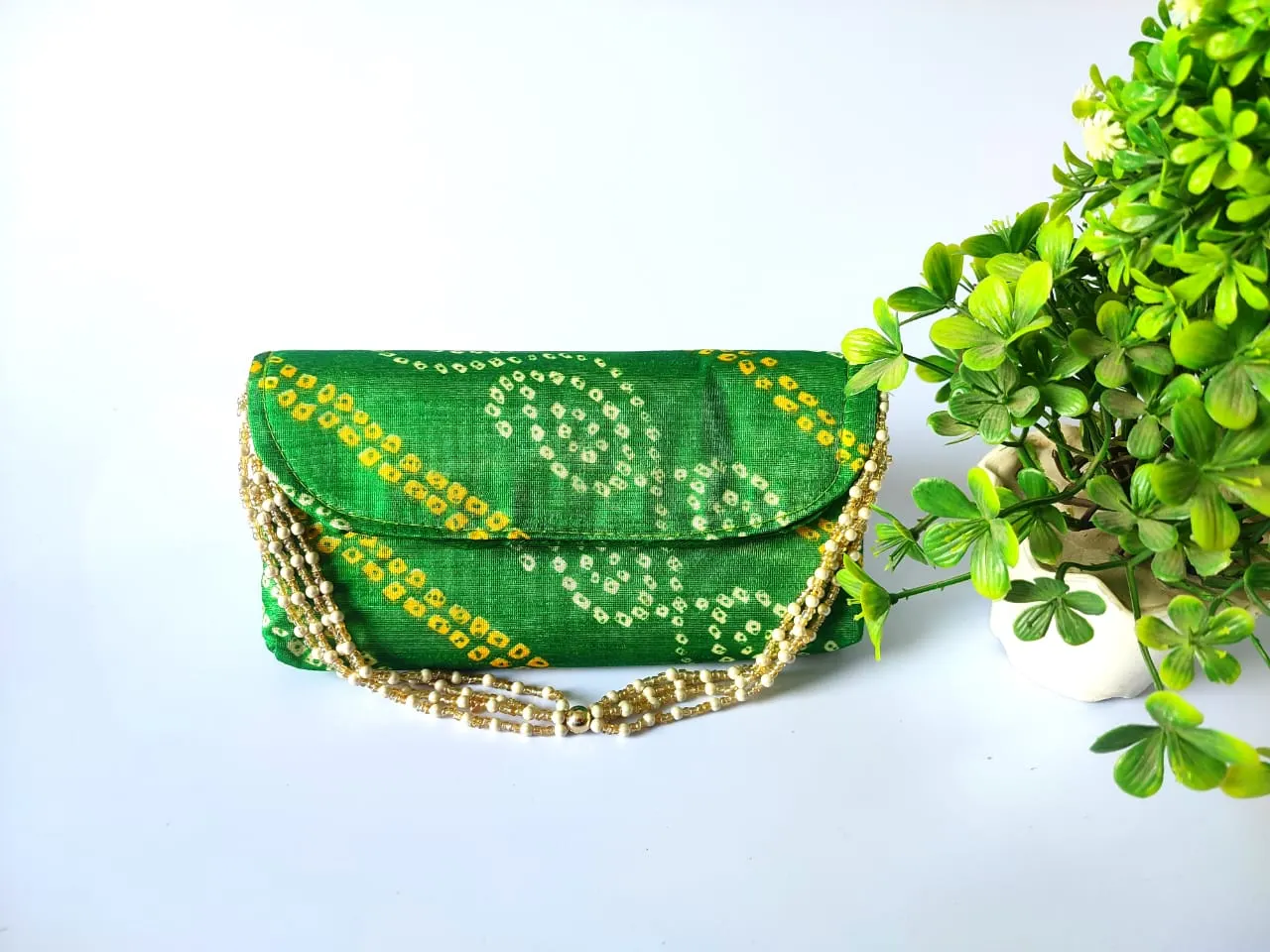 Bandej File Clutch With Beads Handle